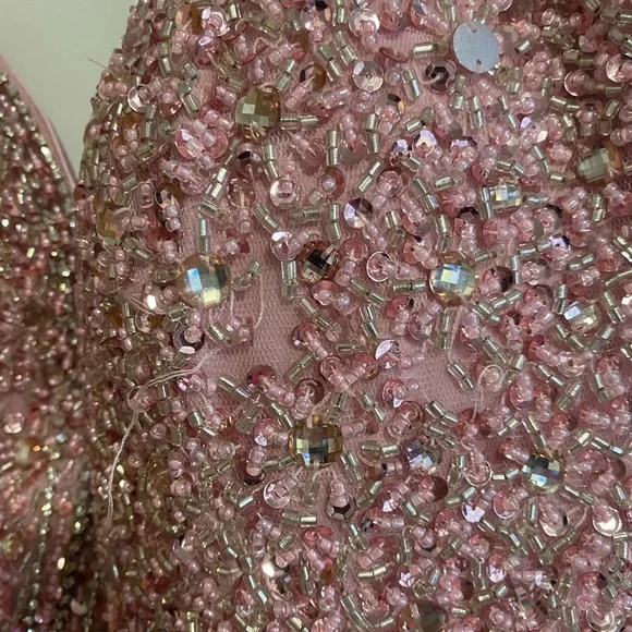 Graduation dress. Worn once. Size XXL with some alterations (I’m 5’4”, C cup) - Picture 2 of 4